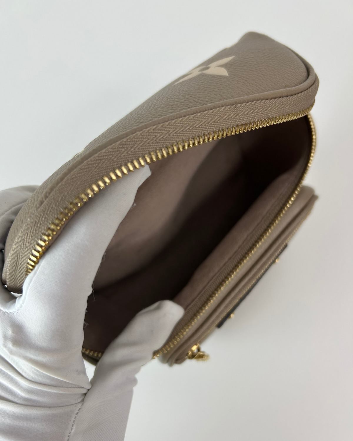 Louis Vuitton Mini Bumbag - Tourterelle - View 7