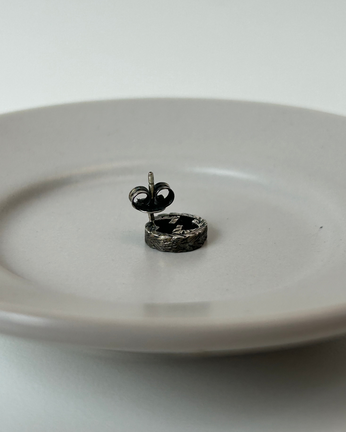 Gucci Interlocking G Stud Earrings - View 3
