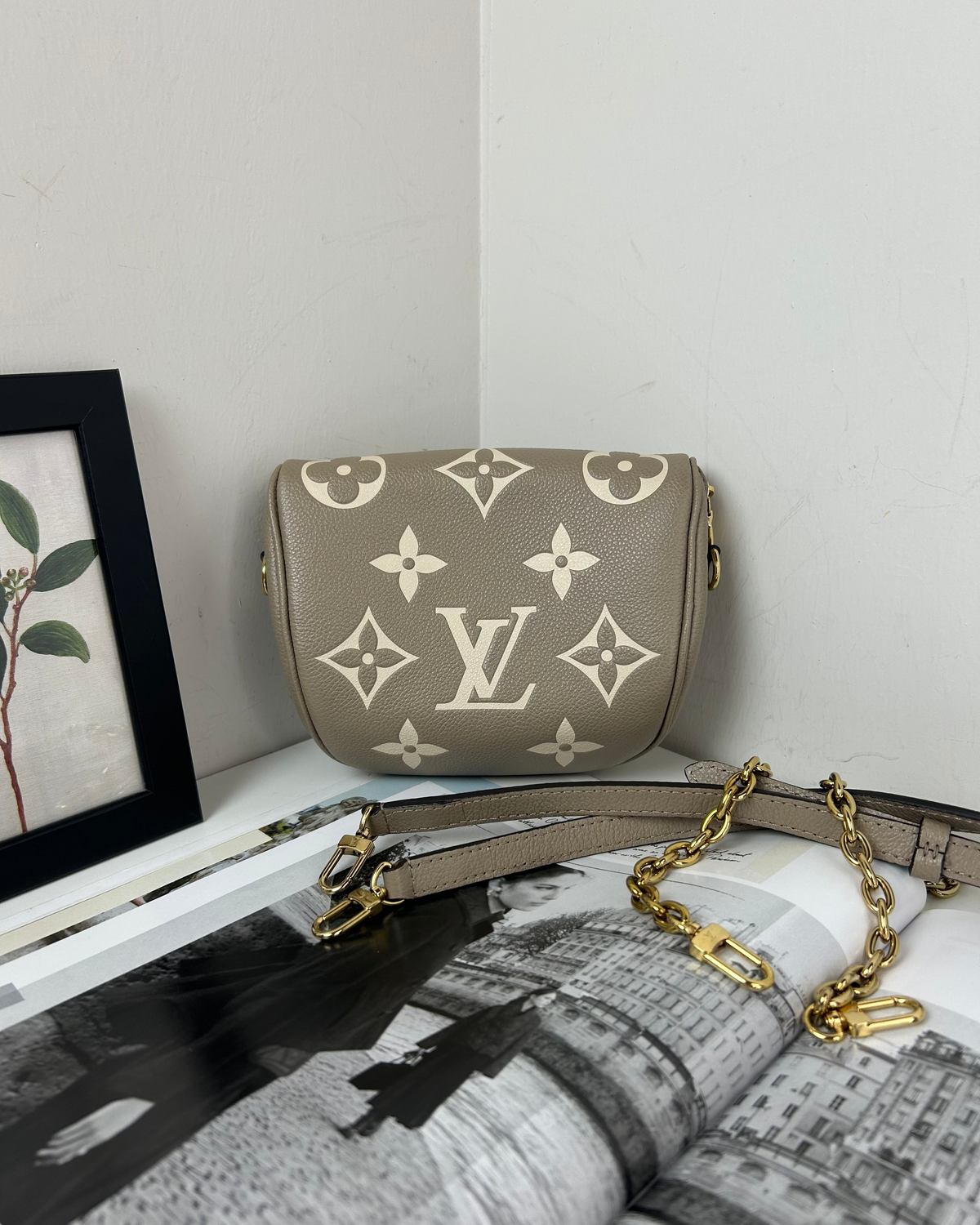 Louis Vuitton Mini Bumbag - Tourterelle - View 2
