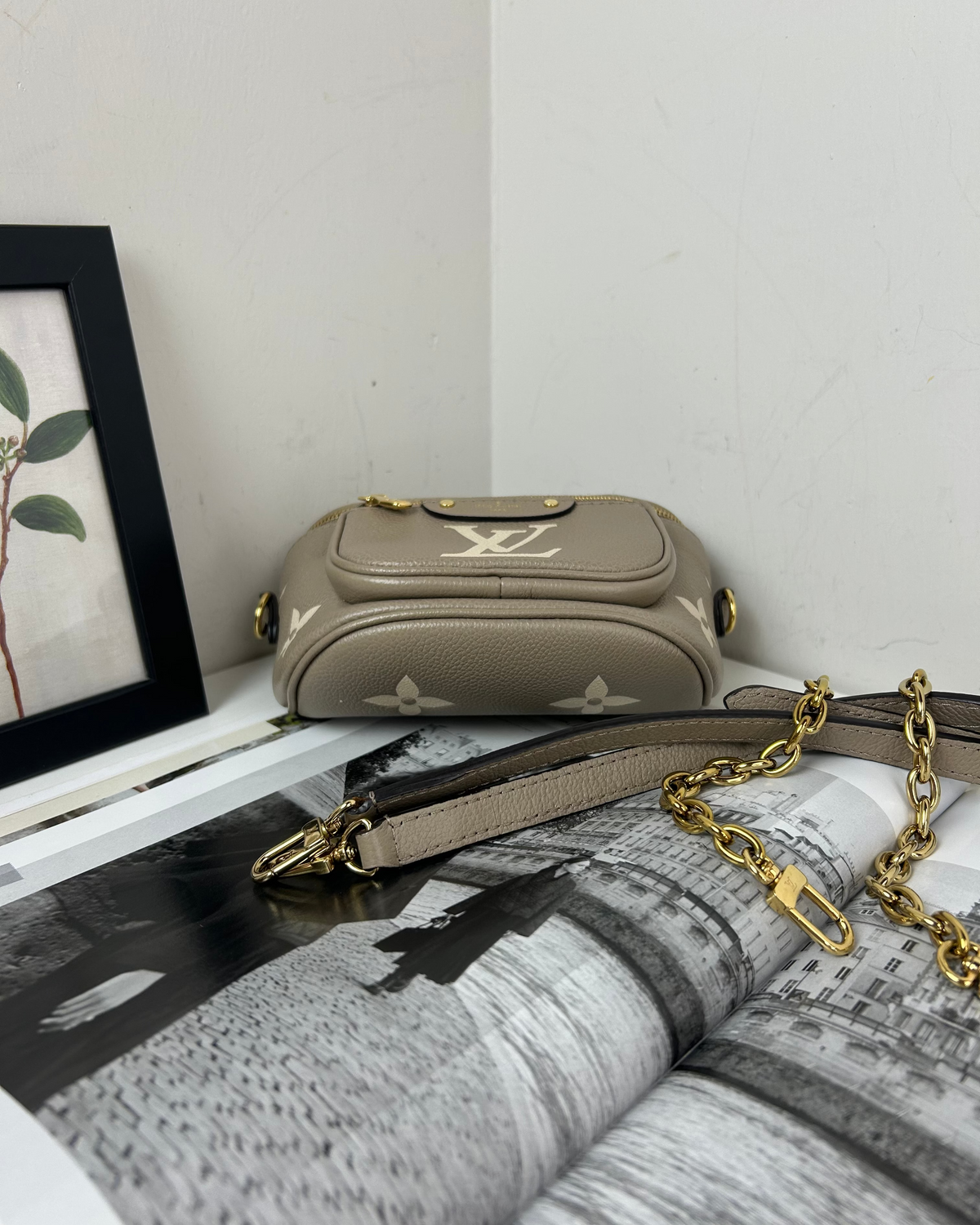 Louis Vuitton Mini Bumbag - Tourterelle - View 5