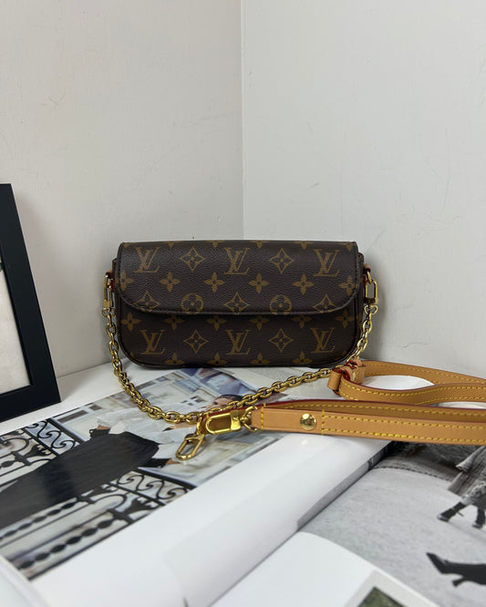 Louis Vuitton Wallet On Chain Ivy - Monogram - View 1