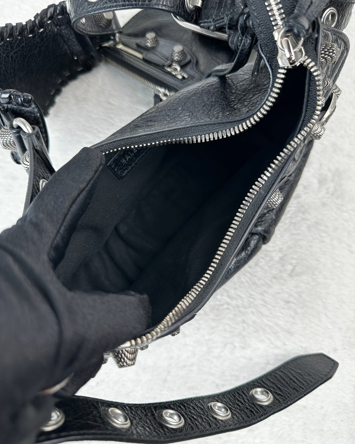 Balenciaga Le Cagole XS Shoulder Bag - Black - View 6