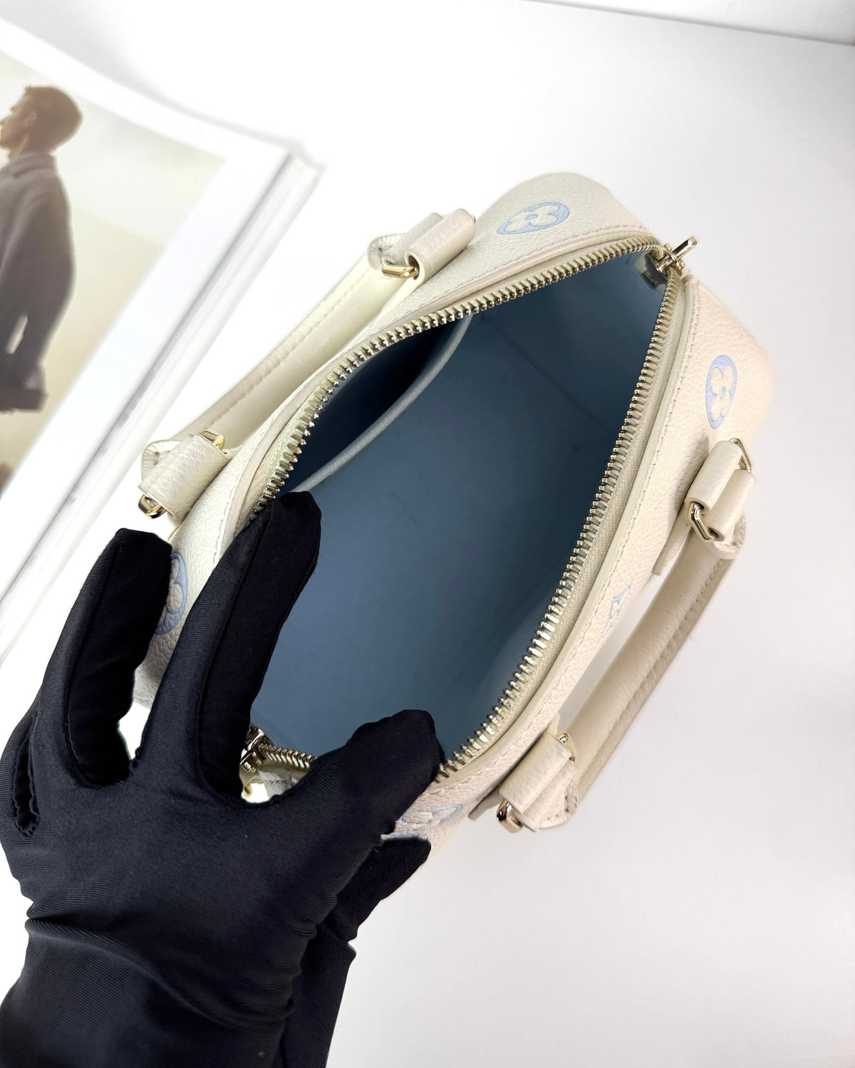 Louis Vuitton Speedy Bandoulière 20 Bag - Milky White - View 7