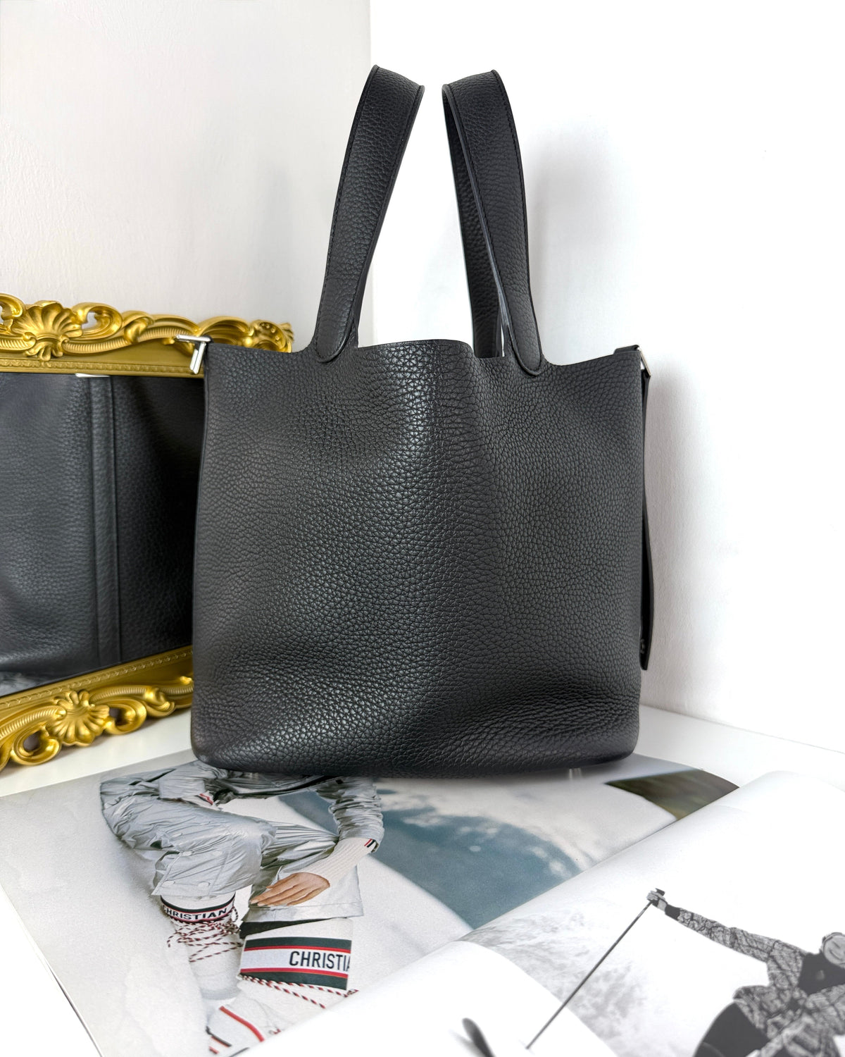 Hermès Picotin Lock Bag 22 - Black - View 2