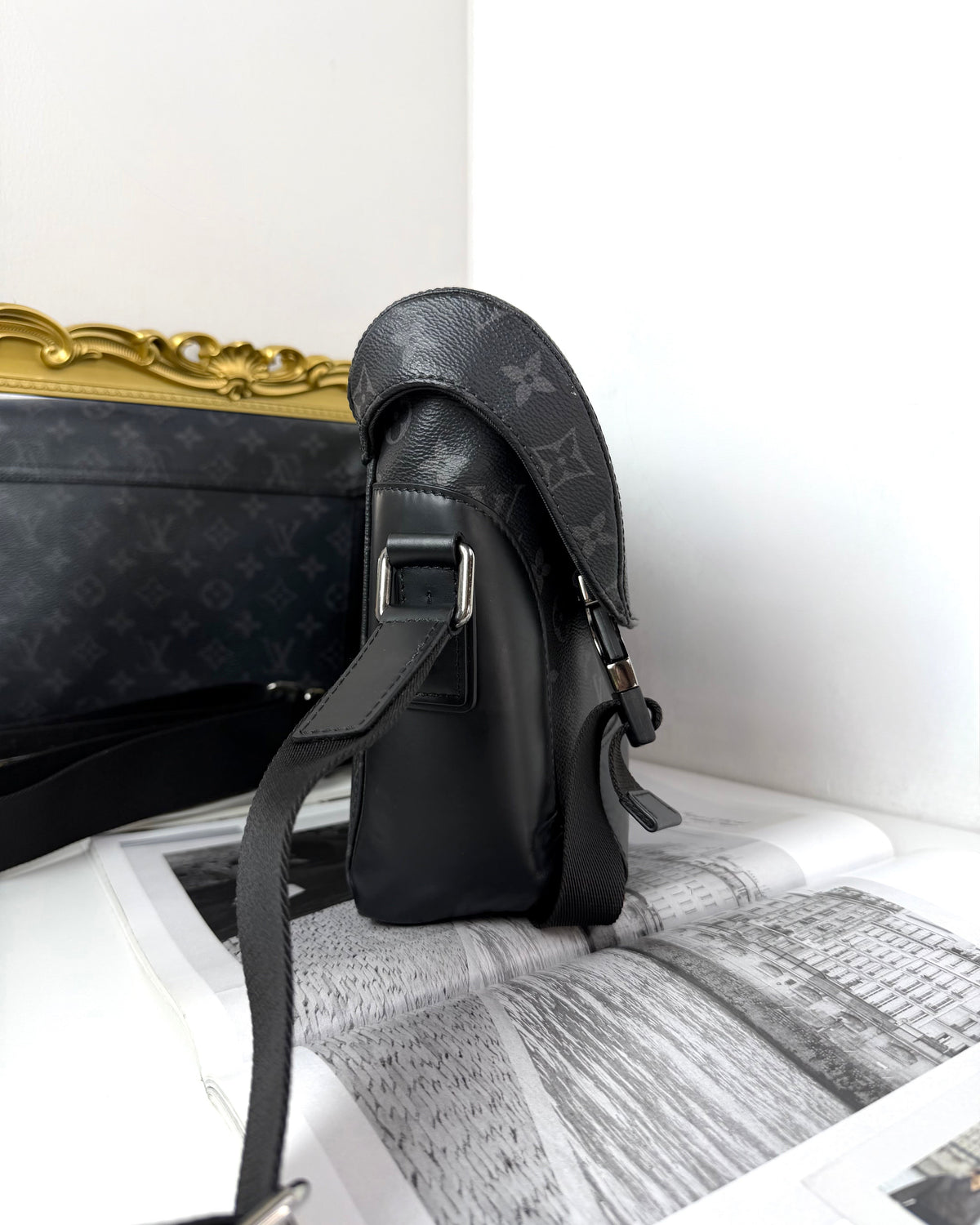 Louis Vuitton Messenger PM Voyager - Monogram Eclipse - View 4