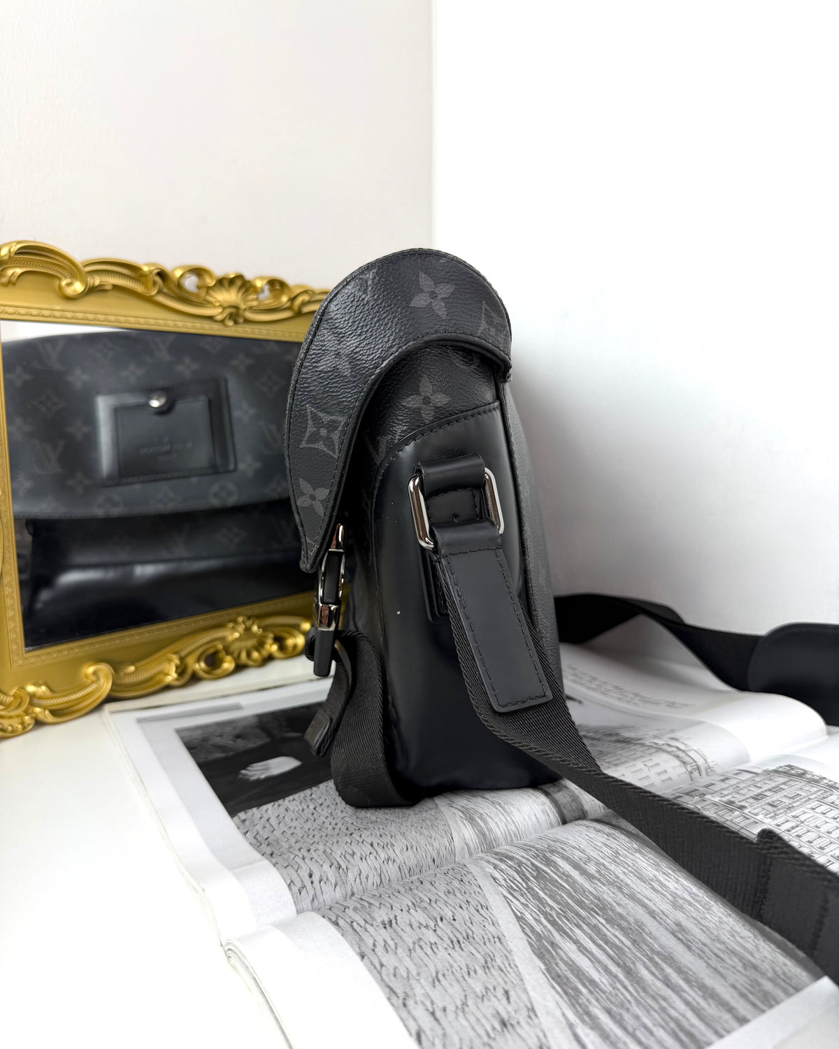 Louis Vuitton Messenger PM Voyager - Monogram Eclipse - View 3