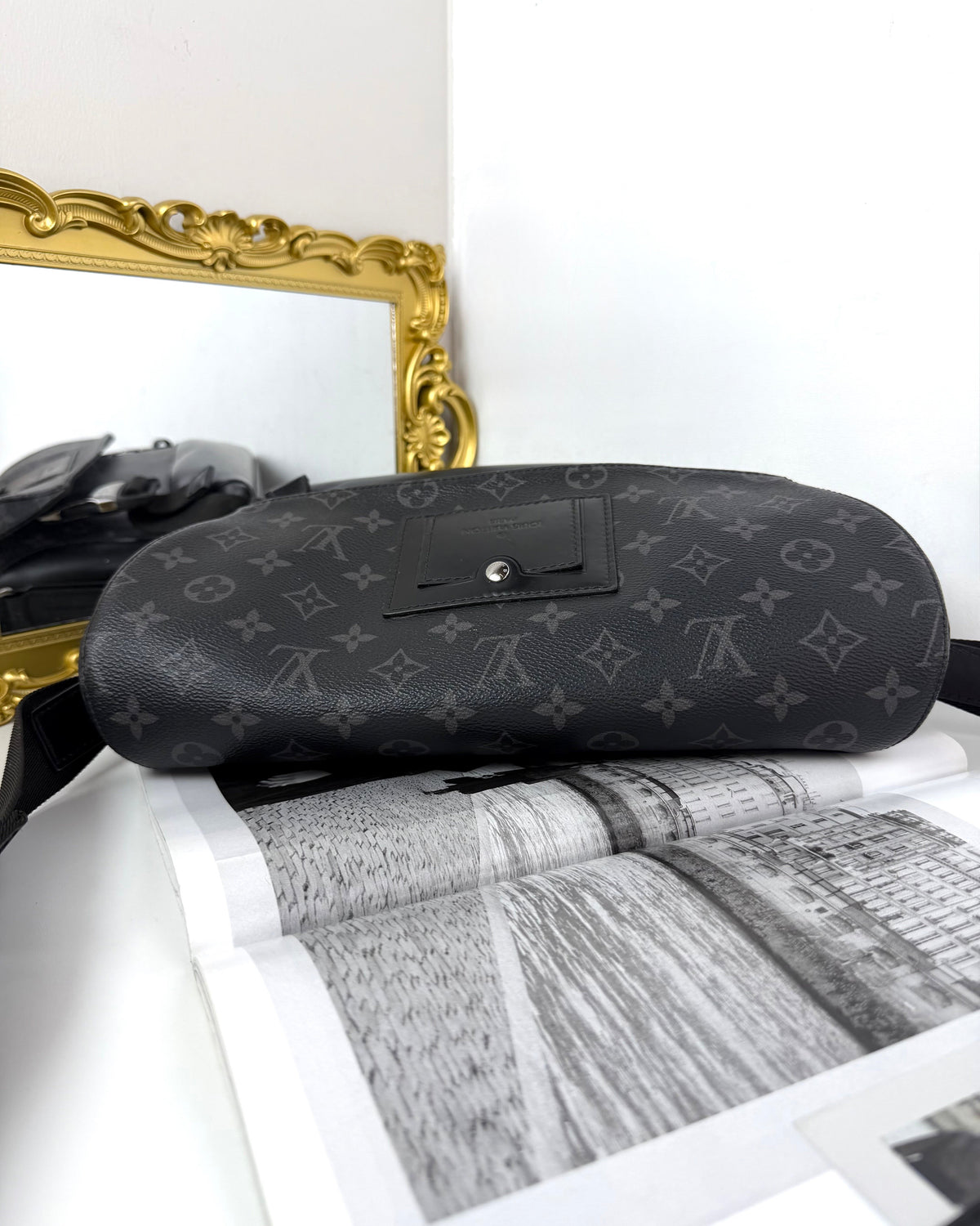 Louis Vuitton Messenger PM Voyager - Monogram Eclipse - View 6
