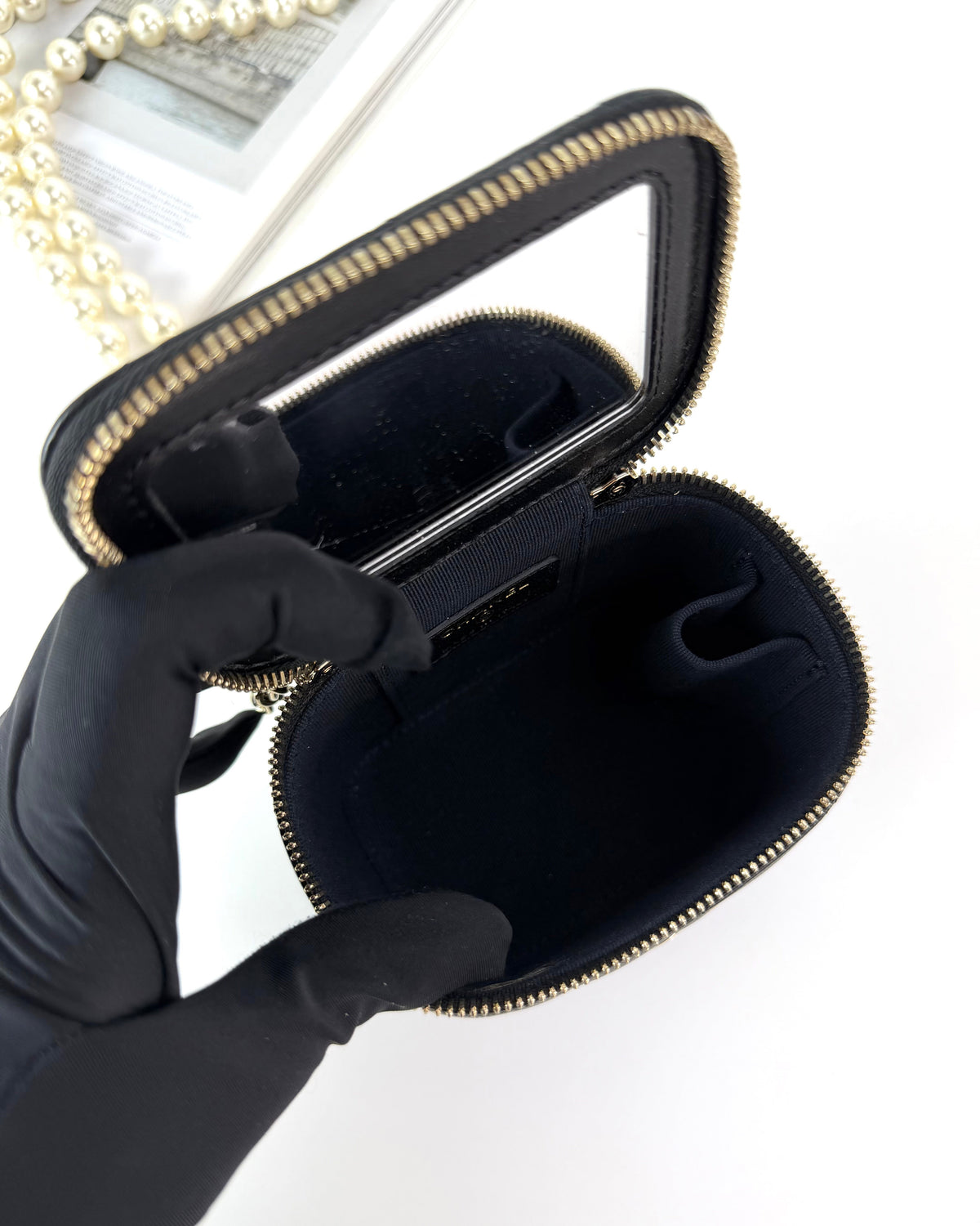 Chanel Pre-Owned Vanity Case with Pearl Chain - Black - View 7