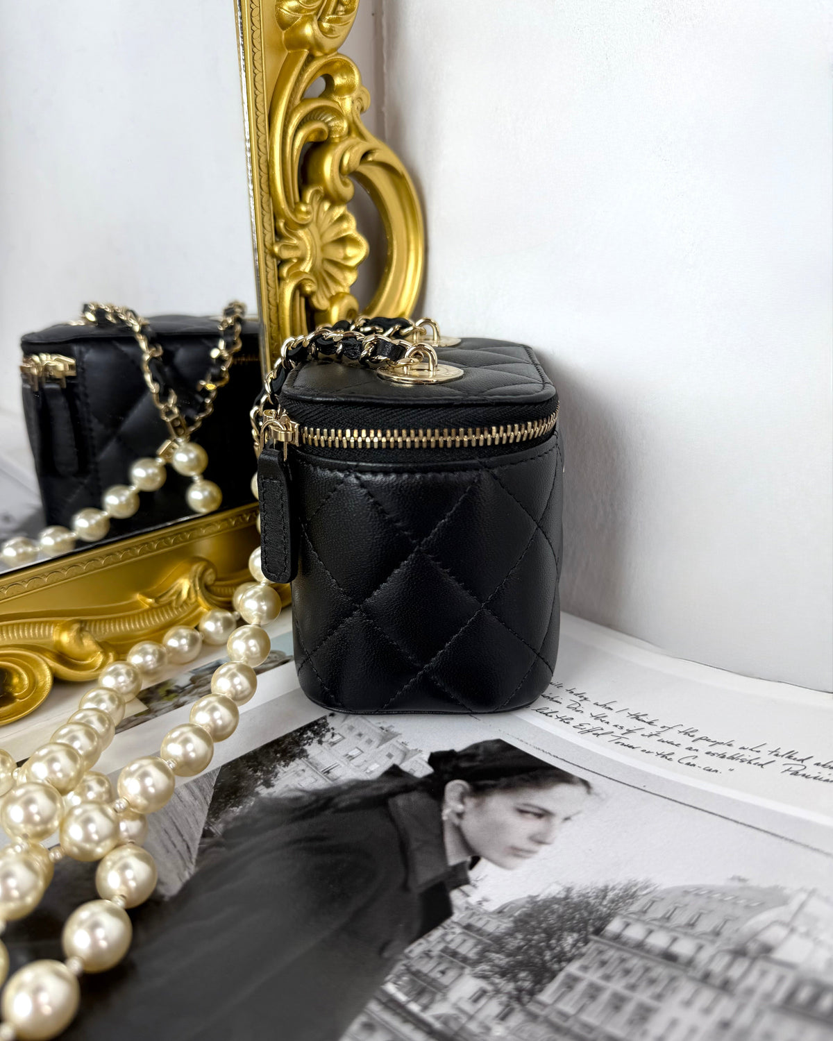 Chanel Pre-Owned Vanity Case with Pearl Chain - Black - View 4