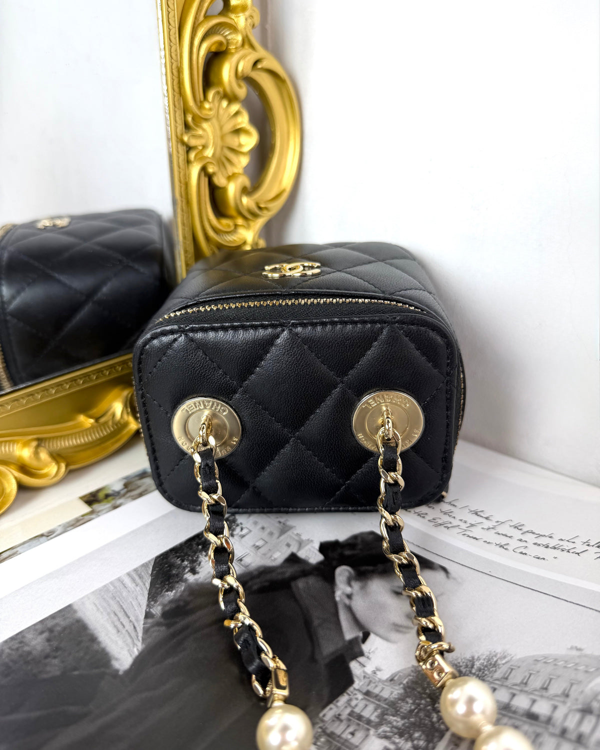 Chanel Pre-Owned Vanity Case with Pearl Chain - Black - View 6