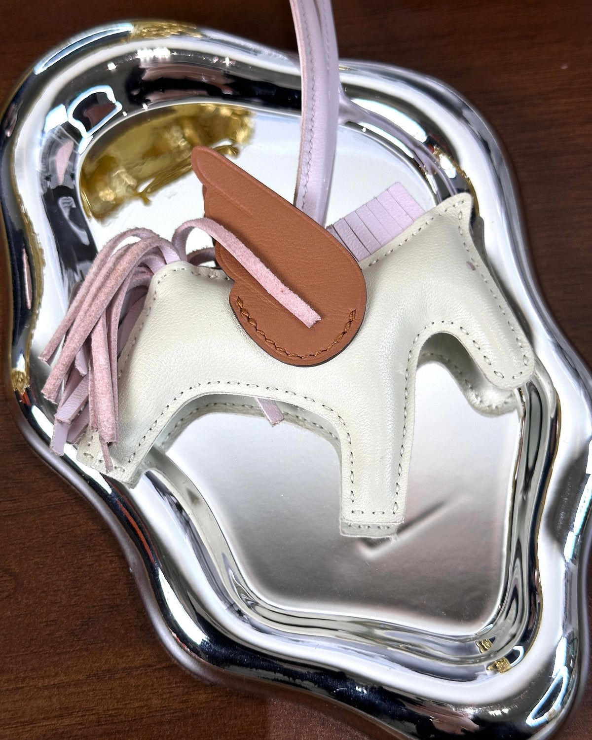 Hermès Rodeo Pégase Bag Charm - Craie, Mauve Pâle, Gold - View 1