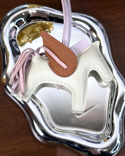 Hermès Rodeo Pégase Bag Charm - Craie, Mauve Pâle, Gold - View 1