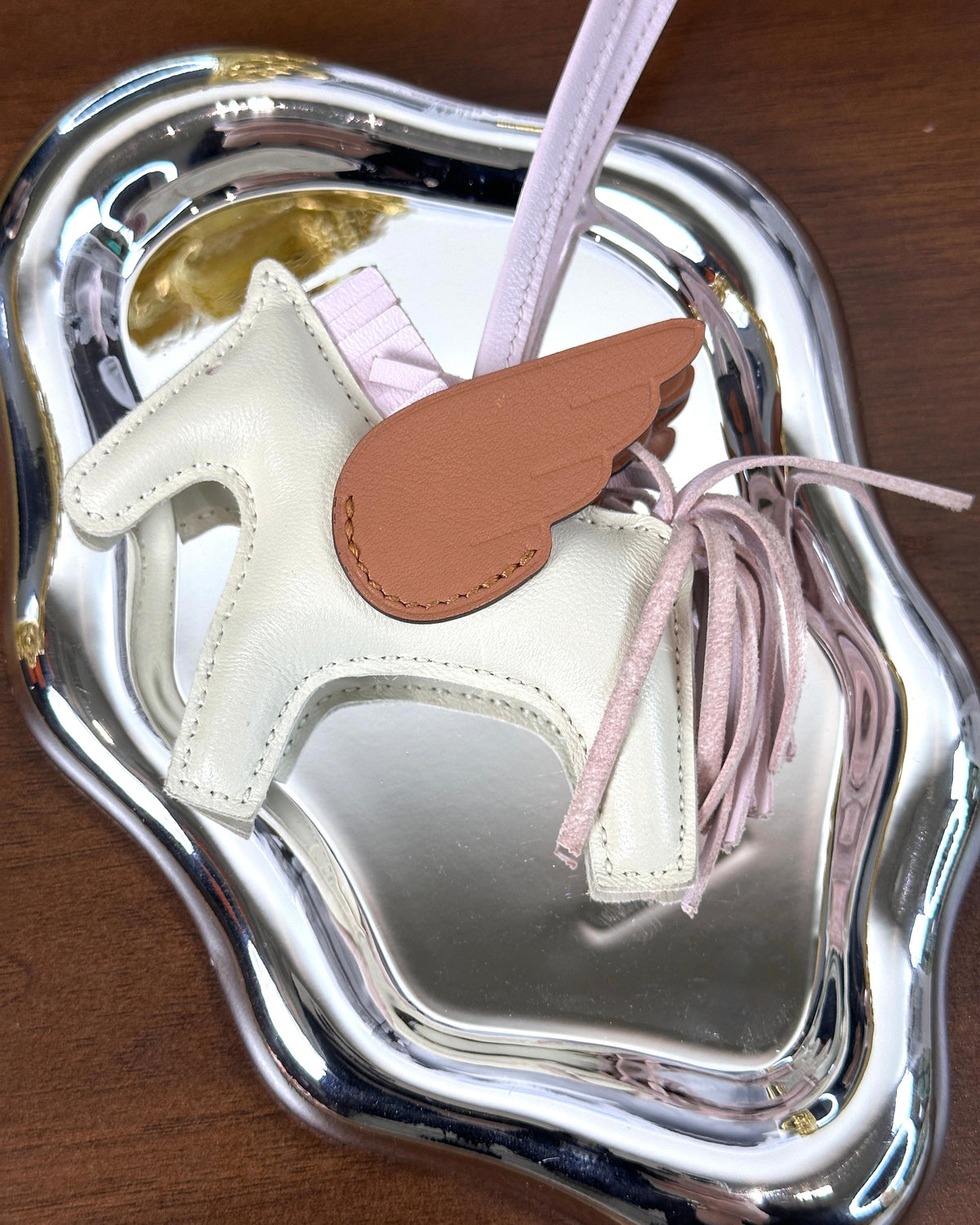 Hermès Rodeo Pégase Bag Charm - Craie, Mauve Pâle, Gold - View 2