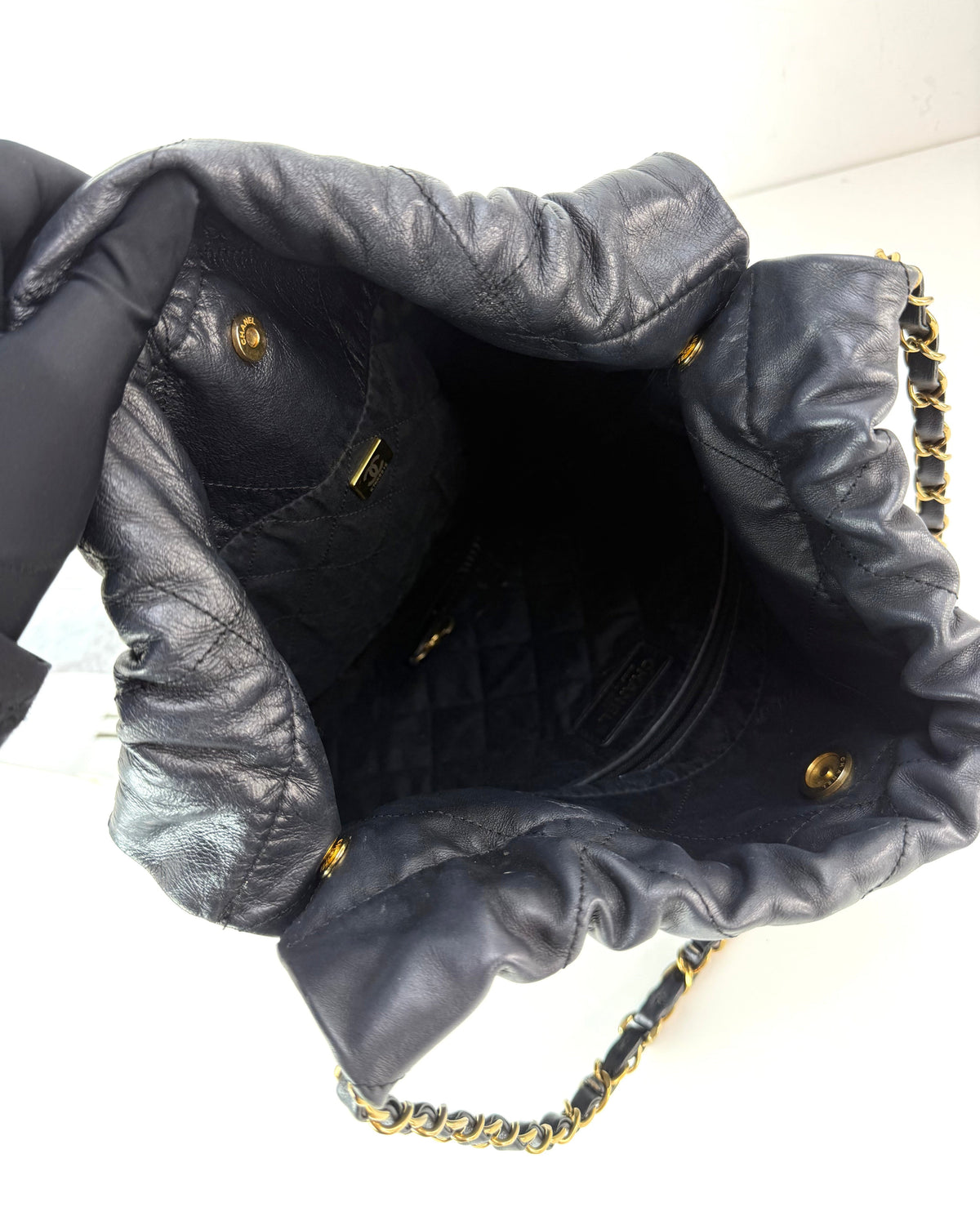 Chanel 22 Handbag - Black With Gold-Tone Metal - View 7