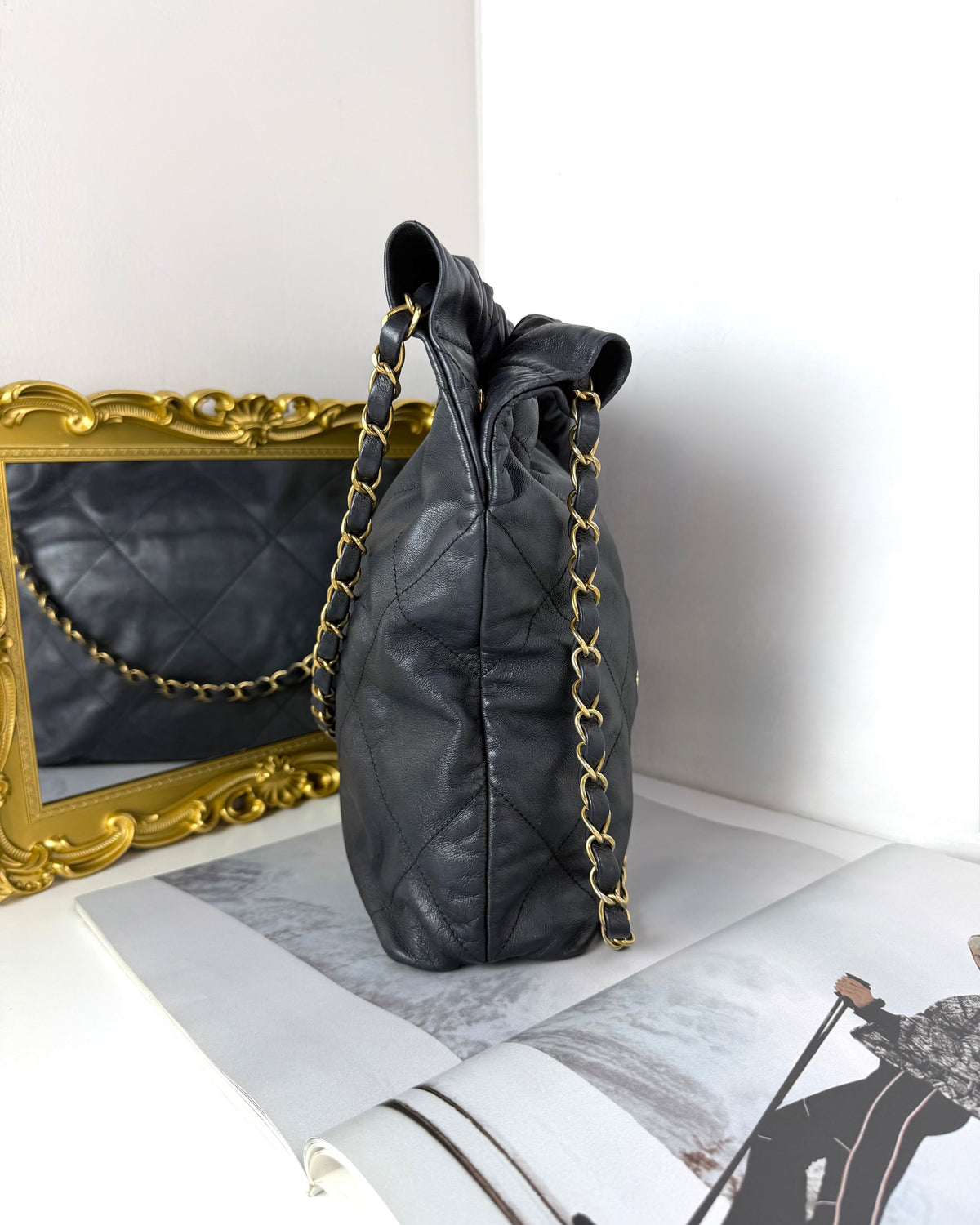 Chanel 22 Handbag - Black With Gold-Tone Metal - View 4