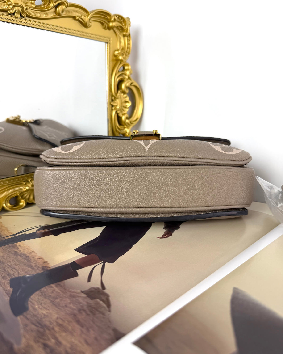 Louis Vuitton Pochette Métis East West - Tourterelle - View 5