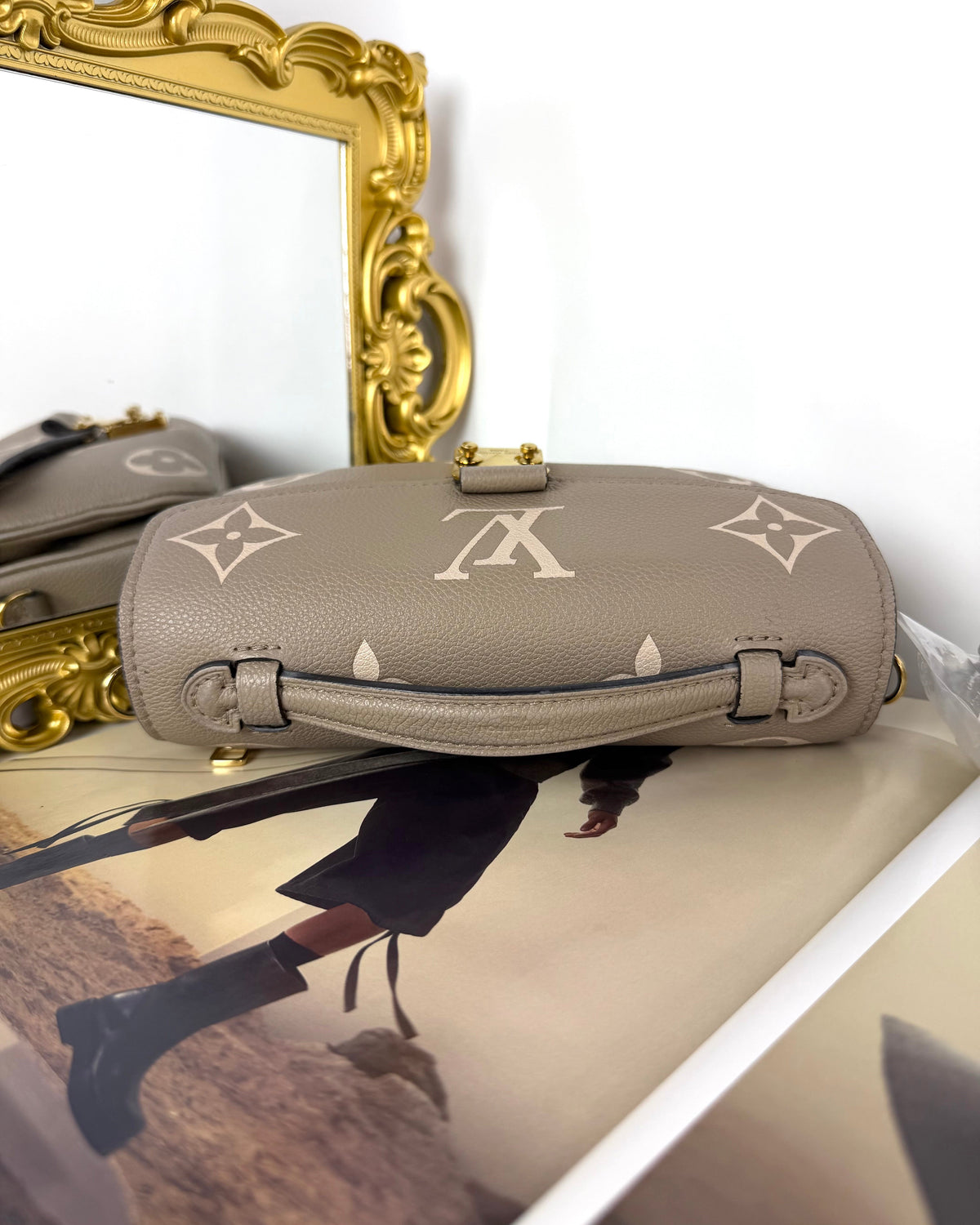 Louis Vuitton Pochette Métis East West - Tourterelle - View 6
