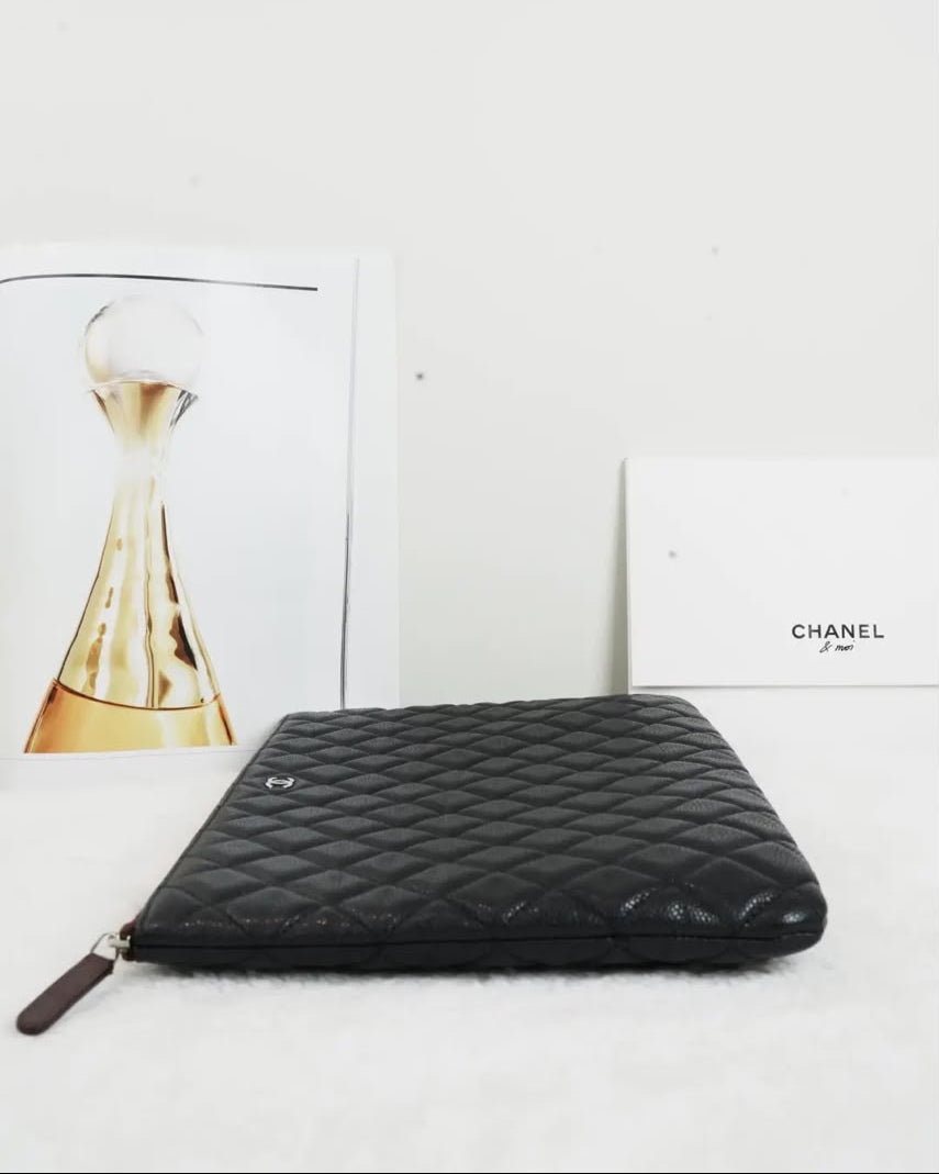 Chanel Classic Clutch - Black - View 3