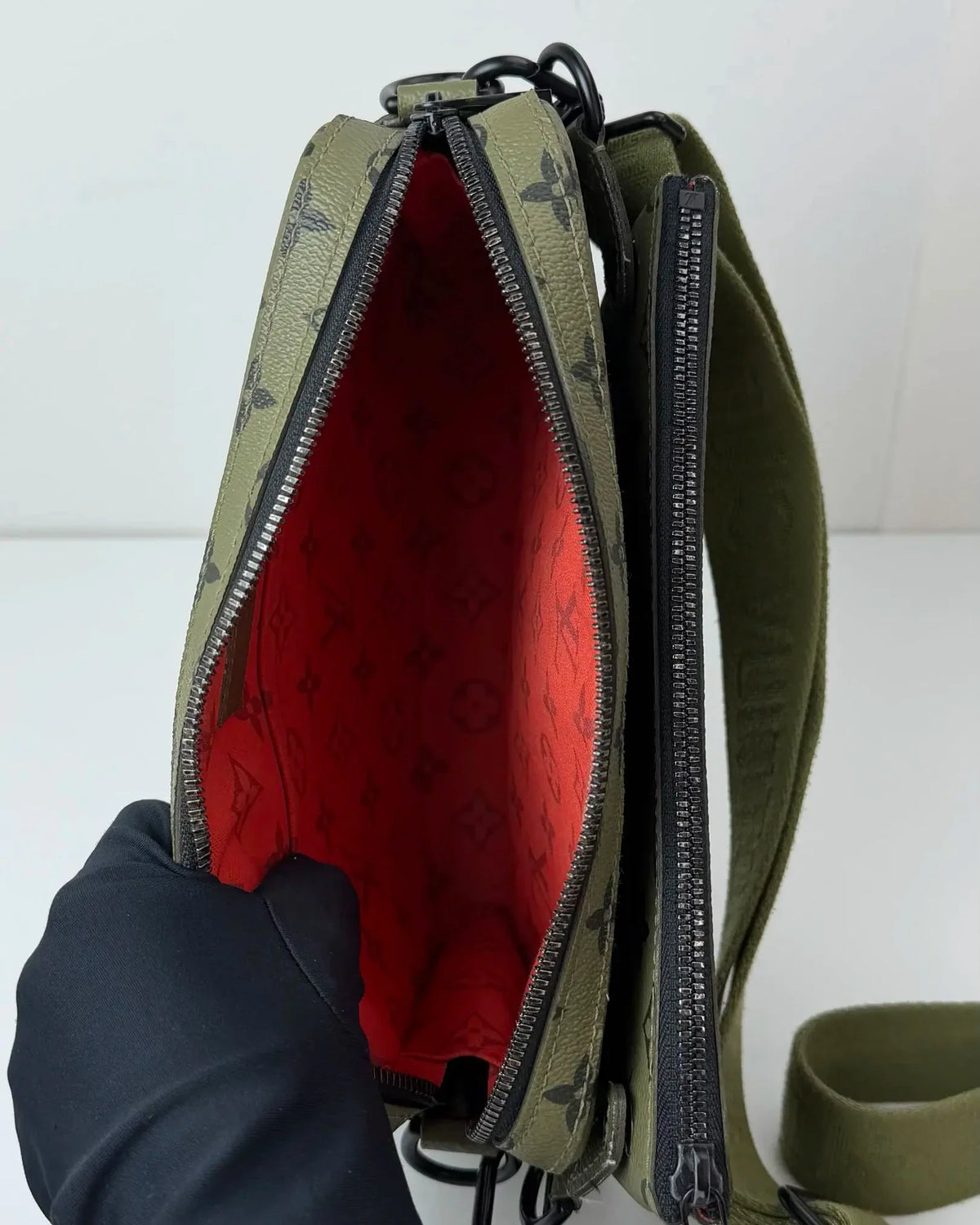 Louis Vuitton Trio Messenger - Khaki Green - View 7