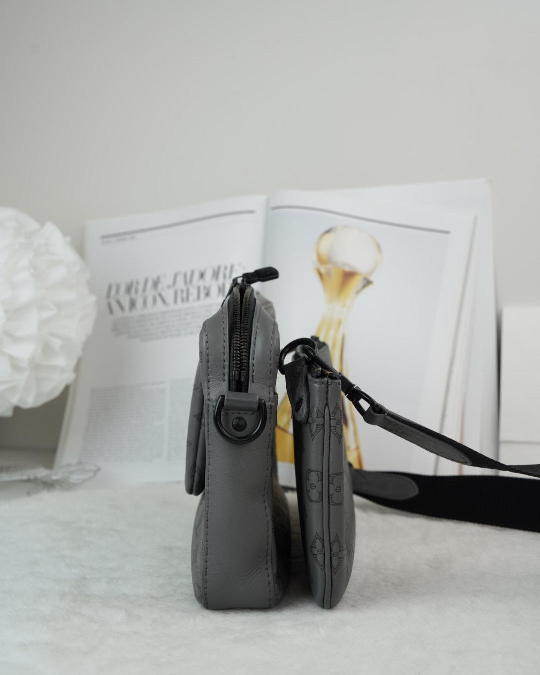 Louis Vuitton Trio Messenger - Anthracite Grey - View 4