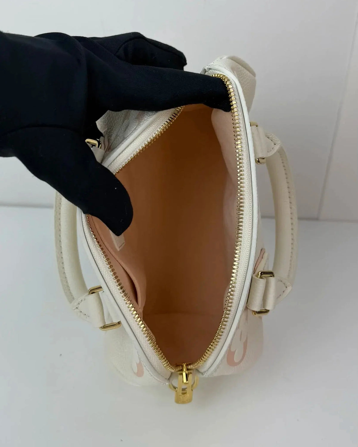 Louis Vuitton Speedy Bandoulière 20 Bag - Crème/ Rose Trianon - View 7