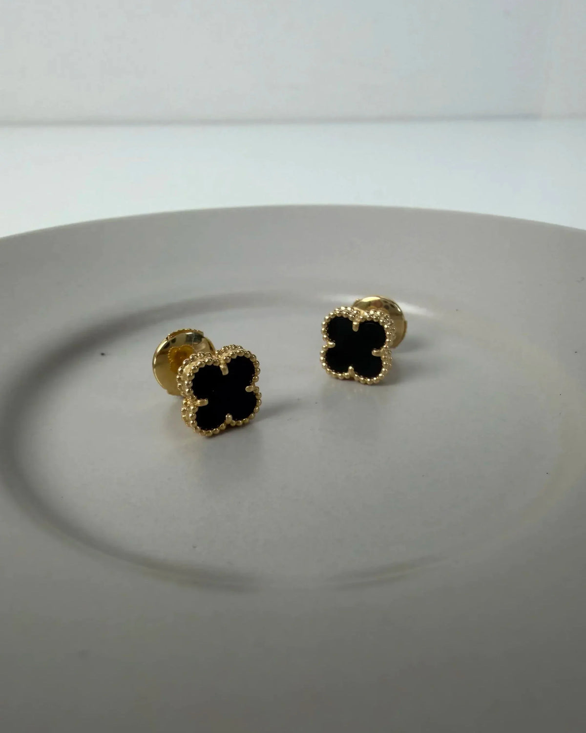 Van Cleef & Arpels Sweet Alhambra Earstuds - Onyx And Yellow - View 1