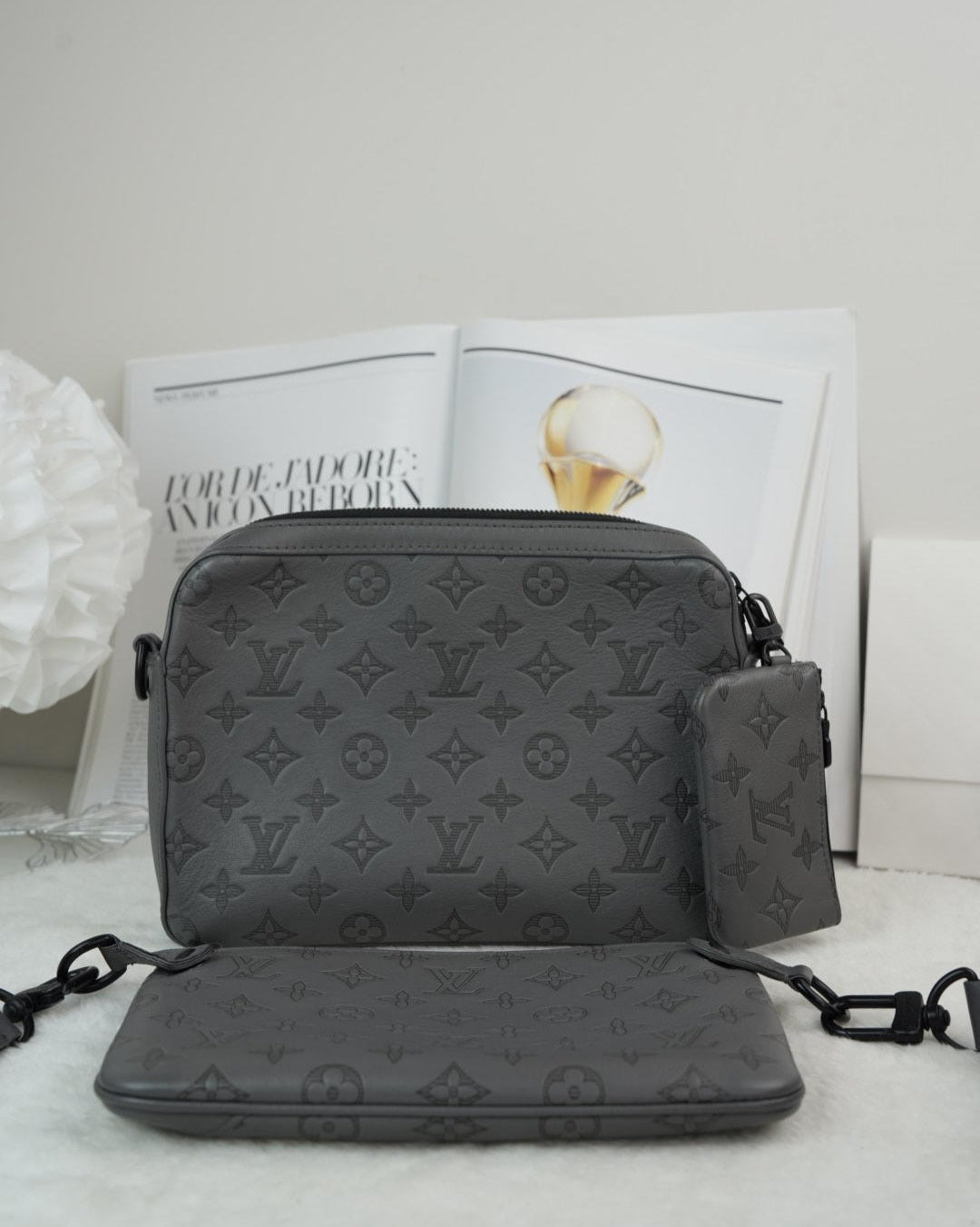 Louis Vuitton Trio Messenger - Anthracite Grey - View 2