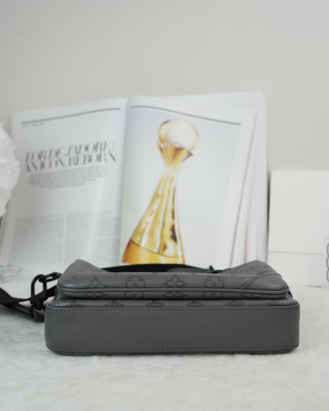 Louis Vuitton Trio Messenger - Anthracite Grey - View 5