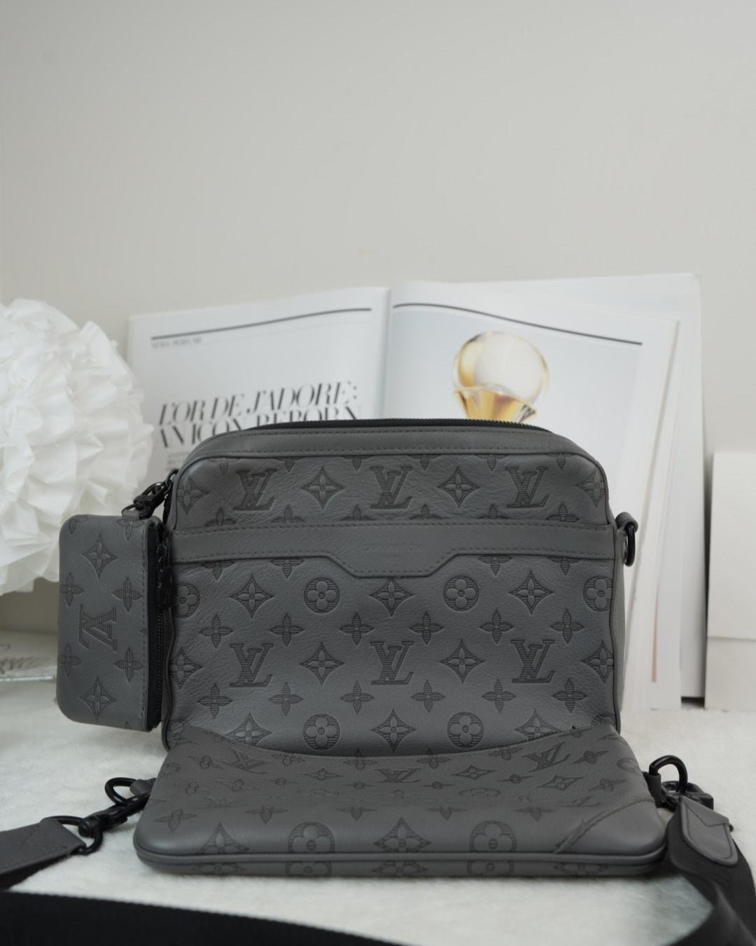 Louis Vuitton Trio Messenger - Anthracite Grey - View 1