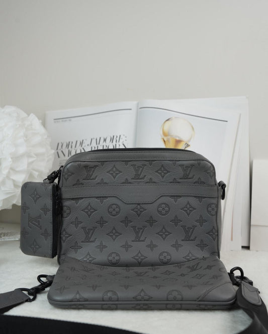 Louis Vuitton Trio Messenger - Anthracite Grey - View 1