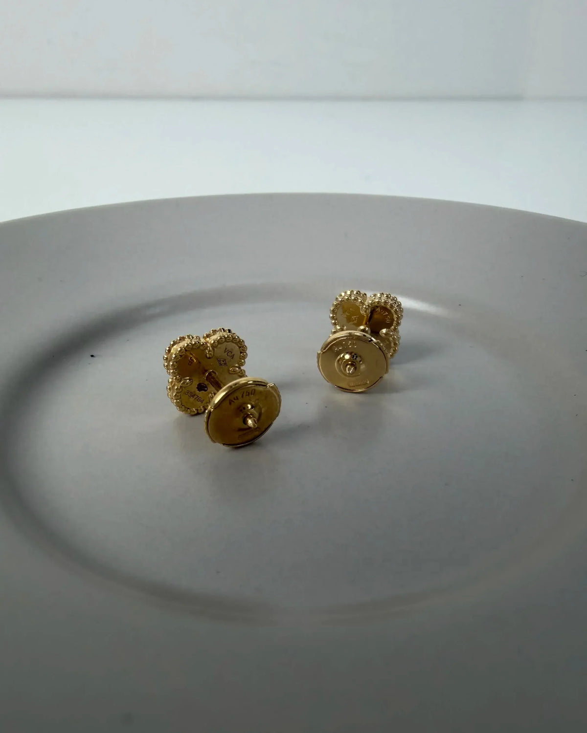 Van Cleef & Arpels Sweet Alhambra Earstuds - Onyx And Yellow - View 2