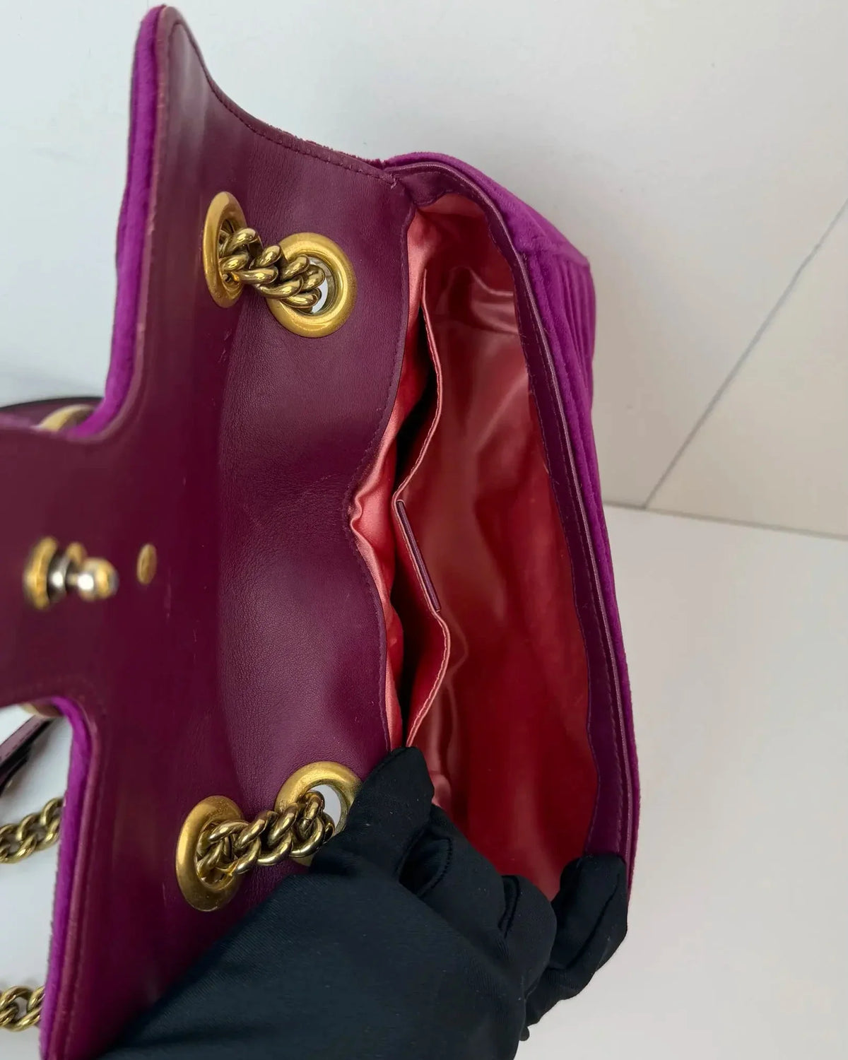 Gucci GG Marmont Small Matelassé Velvet Shoulder Bag - Rubin - View 7
