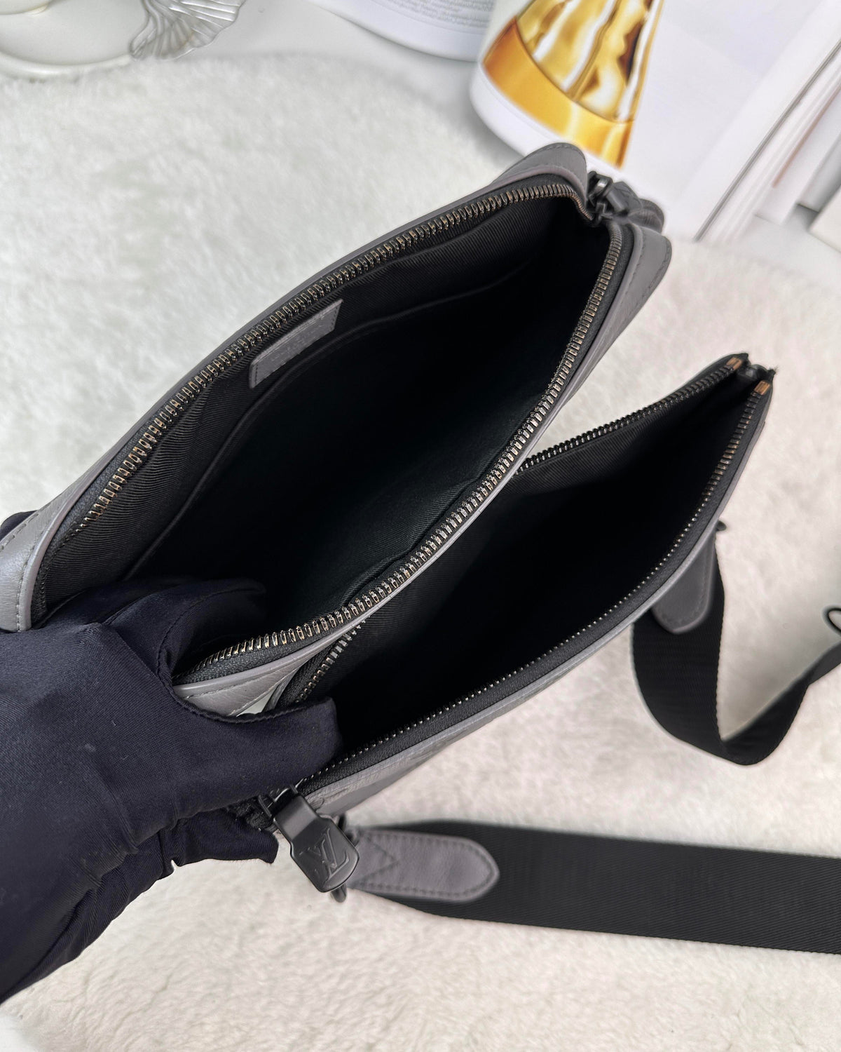 Louis Vuitton Trio Messenger - Anthracite Grey - View 6